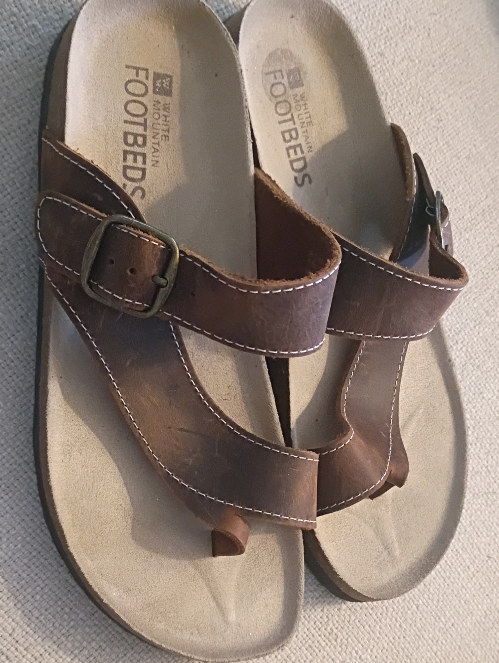 WHITE MOUNTAIN FOOTBEDS-Carly-Sz 8-Brown Leather-Thong-Buckle-Comfort Chic